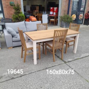 Solid table 160cm x 80cm x 75cm with 4 chairs in excellent condition , Ref:19645